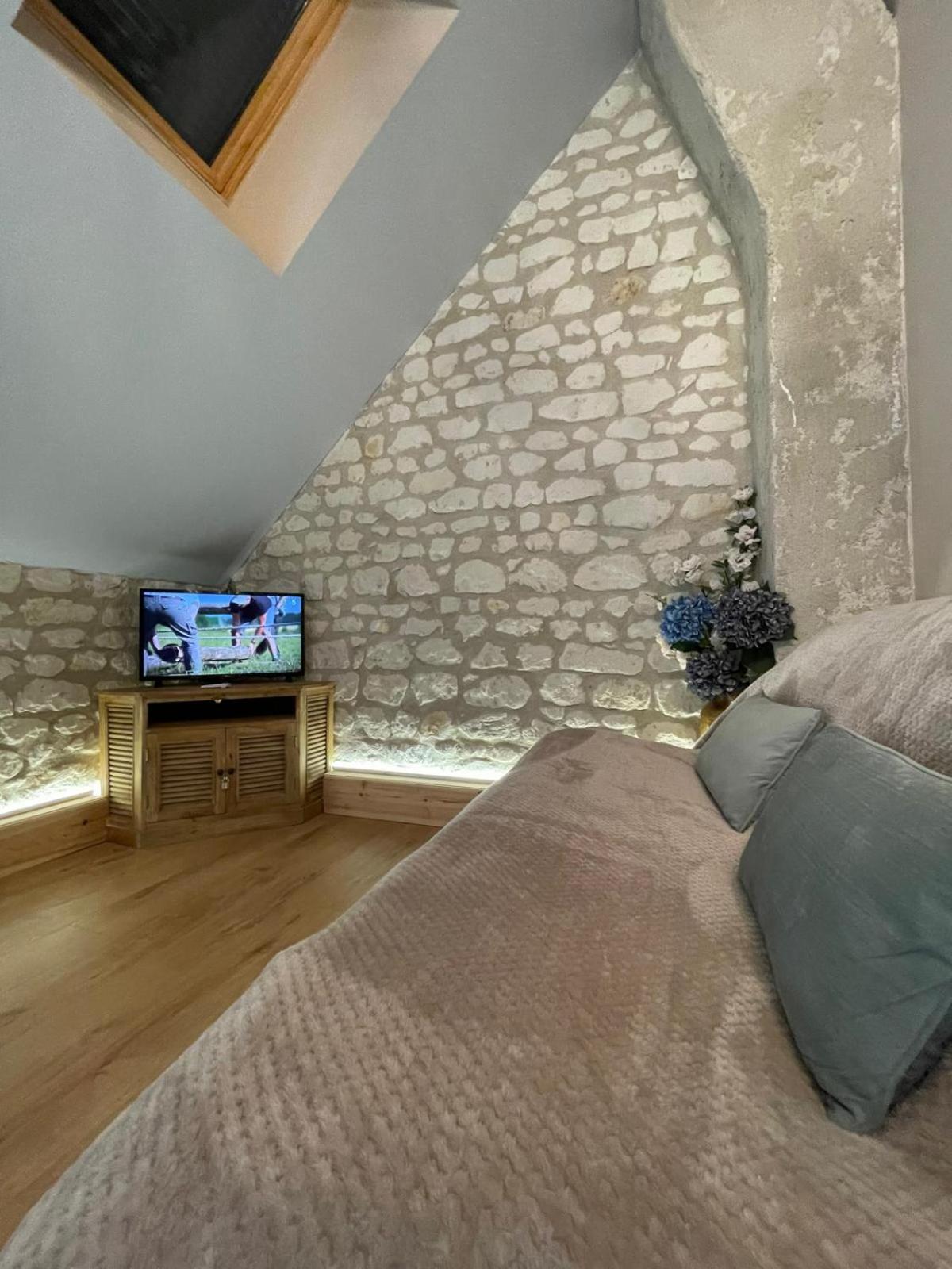Le Relais, La Dormance, Le Bois Dormant Hotel Chateauvieux  Luaran gambar